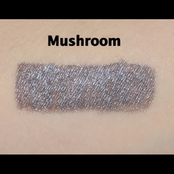 đ2/$20 - UD Eyeshadow Single in Mushroom, BNIB - Picture 3 of 7